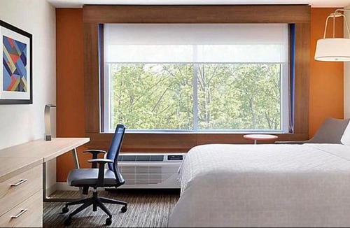 Carlisle Hotel | Holiday Inn Express & Suites - Carlisle Southwest I-81 by IHG