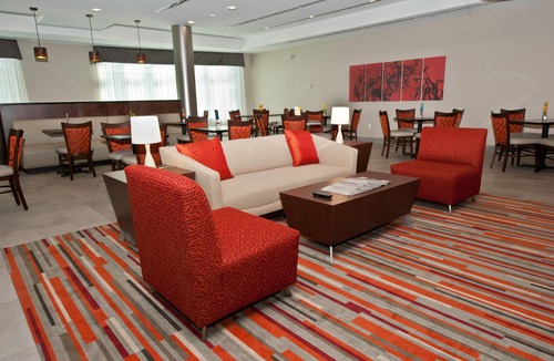Easton Hotel | Holiday Inn Express & Suites Columbus - Easton Area by IHG