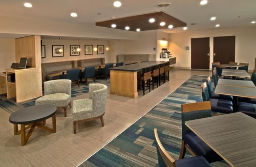 Haubstadt Hotel | Holiday Inn Express & Suites Evansville North by IHG