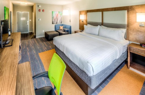 Westlake Hotel | Holiday Inn Express & Suites Cleveland/Westlake by IHG