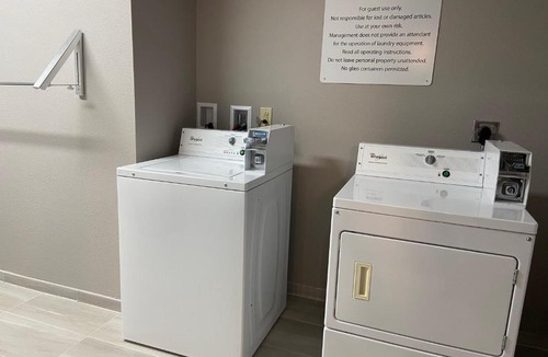 Elyria Hotel | Holiday Inn Express & Suites Elyria by IHG