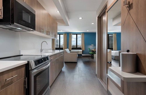 West Bronx Hotel | Holiday Inn Express & Suites Bronx - Zoo Area by IHG