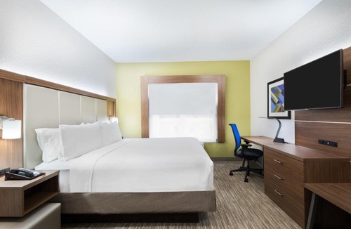 Summit Station Hotel | Holiday Inn Express & Suites - Columbus Airport East by IHG