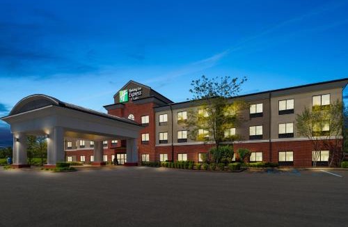 Kingmont Hotel | Holiday Inn Express & Suites Fairmont by IHG