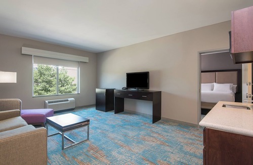 Norwood Hotel | Holiday Inn Express & Suites Norwood-Boston Area by IHG