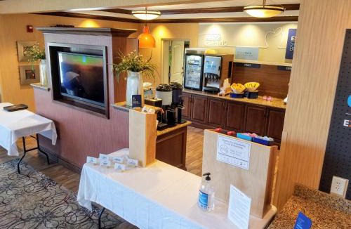 Paducah Hotel | Holiday Inn Express & Suites Paducah West by IHG
