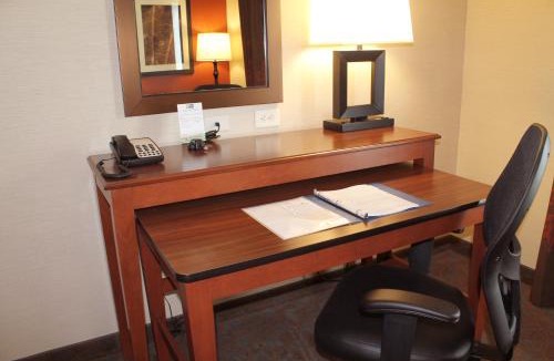 Paducah Hotel | Holiday Inn Express & Suites Paducah West by IHG