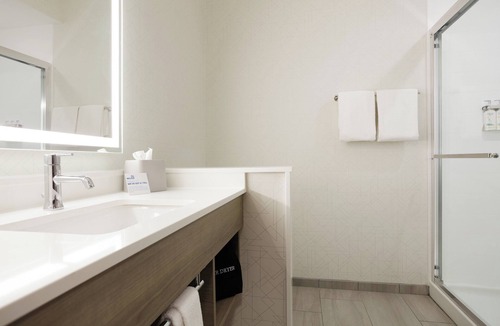 Clarksville Hotel | Holiday Inn Express & Suites Clarksville North by IHG