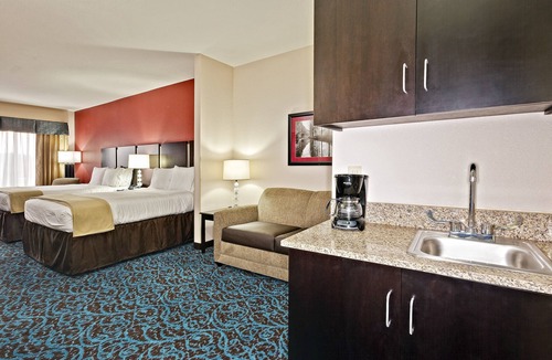 New Philadelphia Hotel | Holiday Inn Express Hotel & Suites New Philadelphia by IHG