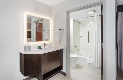 South Portland Hotel | Holiday Inn Express South Portland by IHG