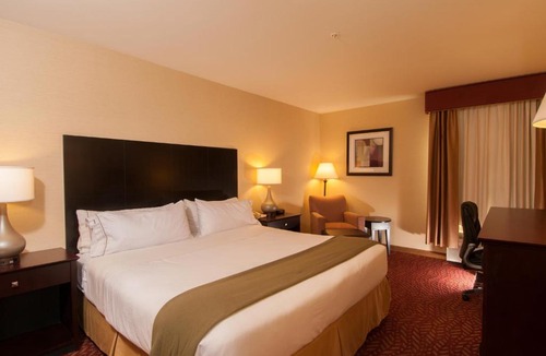 Vernon Hotel | Holiday Inn Express Vernon-Manchester by IHG