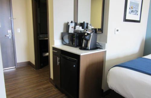 Wichita Hotel | Holiday Inn Express Wichita South by IHG