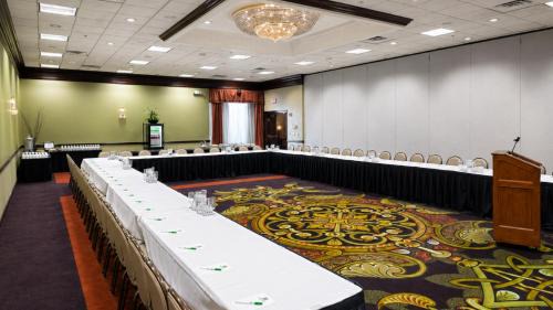 Boardman Hotel | Holiday Inn Youngstown-South - Boardman by IHG