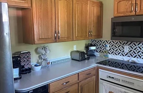 Taku - Campbell House | Home away from home near Airport with deck