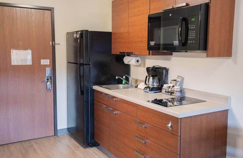 West Jordan Hotel | Home Away from Home with Pets Welcomed and Nearby Parks