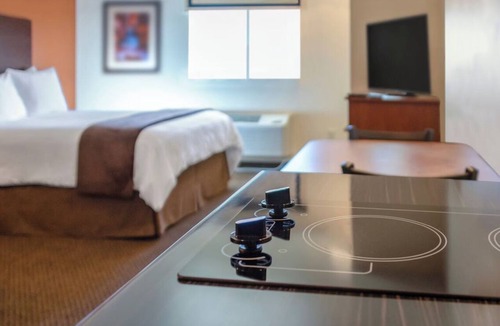 West Jordan Hotel | Home Away from Home with Pets Welcomed and Nearby Parks