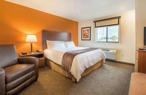 West Jordan Hotel | Home Away from Home with Pets Welcomed and Nearby Parks