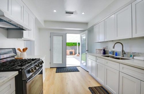 El Rancho House | Home Between Los Angeles & Disney! Patio, Yard