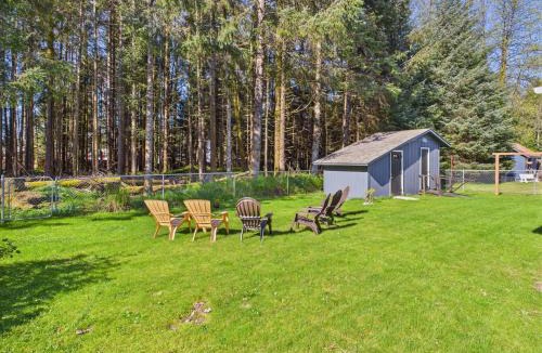 Mendenhaven House | Home Near Mendenhall Glacier with Large Backyard