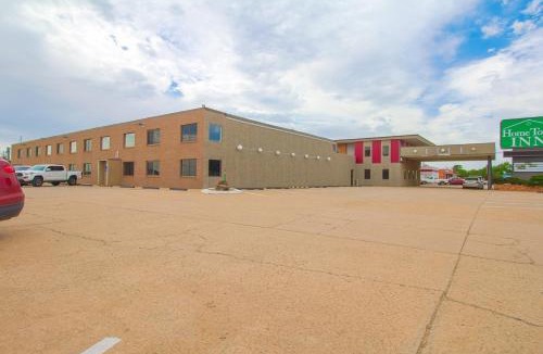 Liberal Hotel | HomeTown Inn By OYO - Liberal, KS