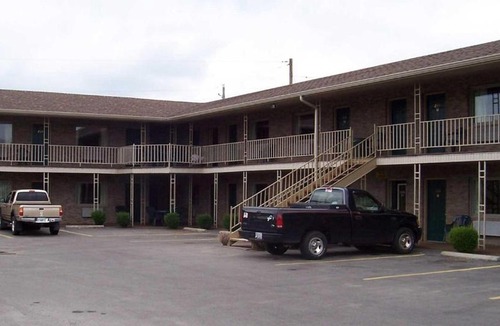 Morganfield Hotel | Hometown Inn Morganfield