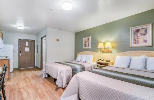 Bentonville Hotel | HomeTowne Studios & Suites by Red Roof Bentonville