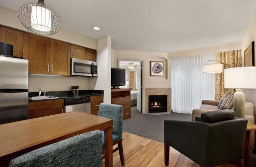 Waldron Hotel | Homewood Suites by Hilton Kansas City Airport