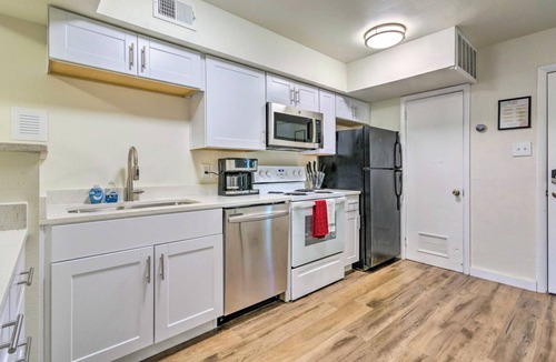 Capital View Apartment | Homey 2BR Queen Beds in Little Rock! Ideal Location with AC, WIFI