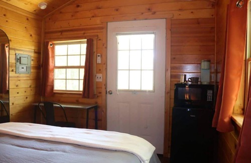 Wilder Cabin | Honeysuckle’s Haven-Cabin on Hidden Paradise Farms