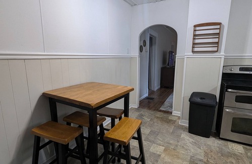 Marion House | Hook, Wine & Sinker - 2Bed/1Bath