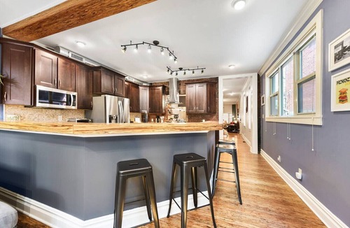 South Side Flats House | ★ HostWise Stays ★ Fire Pit Evenings, Hot Tub, Prime Location & Parking