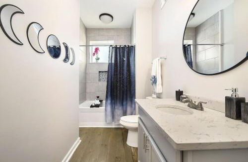 East Allegheny House | HostWise Stays - Triplex, Great for Groups, 3 Separate Apts, Free Parking