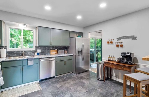 Northwest Akron House | Hot Tub - Arcade - Sleeps 10 - Akron