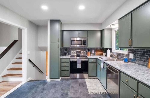 Northwest Akron House | Hot Tub - Arcade - Sleeps 10 - Akron