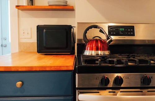 Saugerties House | Hot Tub; Big Kitchen; 2 Blocks to Downtown Saugerties