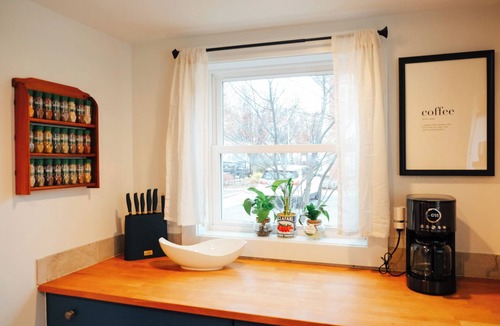 Saugerties House | Hot Tub; Big Kitchen; 2 Blocks to Downtown Saugerties