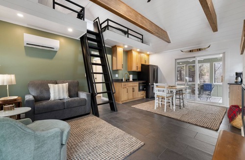 Simpson Cabin | Hot Tub Cabin w/Screened Porch & Loft Bed