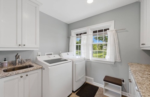 Novelty House | Hot Tub Fenced Yard Perfect Family Retreat Near Chagrin Falls