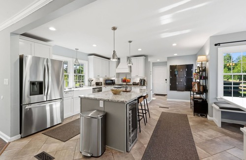 Novelty House | Hot Tub Fenced Yard Perfect Family Retreat Near Chagrin Falls