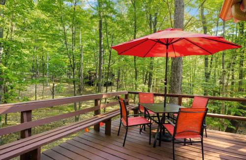 The Woods Ski Chalet | Hot Tub Fire Pit Deck Grill w Resort Amenities