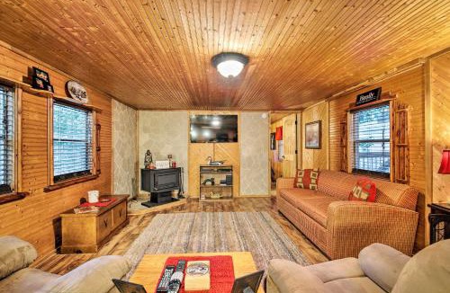 Broken Bow House | Hot Tub + Fire Pit: Hochatown Family Home