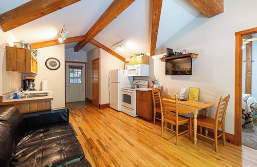 Victor Cabin | Hot Tub in the treetops with Timber Framed 2 bedroom cabin hidding in the woods