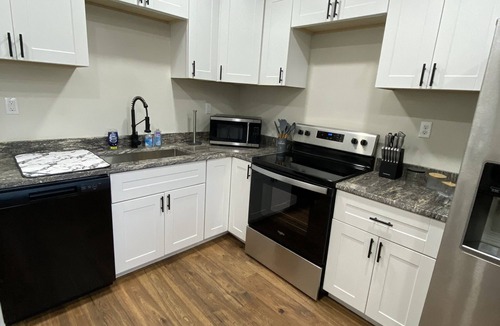 Hatfield House | Hot Tub Mountainside 2-BR Cabin near Mena