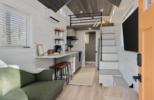 Laurelville House | Hot Tub Tiny Home · Fire Pit · Couples Getaway