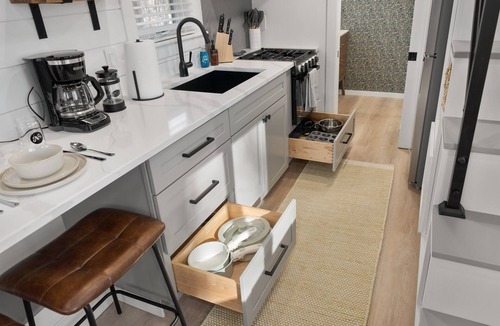 Laurelville House | Hot Tub Tiny Home · Fire Pit · Couples Getaway