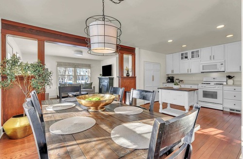 Palmer House | Hot Tub w/Mt Views, Full Kitchen, Laundry