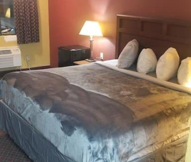 Stillwater Apartment | Hotel 2 Queen Beds Hotel Room 205 Wi-Fi