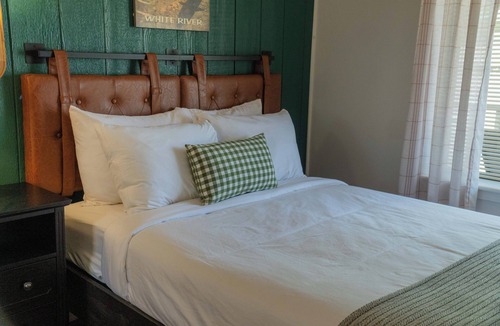 Yellville Hotel | Hotel w/Gorgeous Views, Pool, Firepit: 2 Full