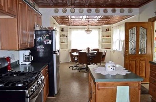 Baldwin City House | HOUSE - 1st & 2nd Floor 5 bedrooms, 2 BATHROOMS 4,000 sq ft NO use of 3rd floor