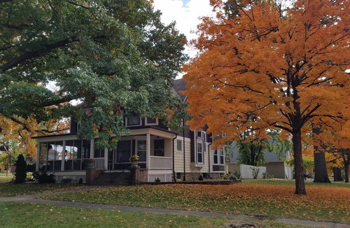 Baldwin City House | HOUSE - 1st & 2nd Floor 5 bedrooms, 2 BATHROOMS 4,000 sq ft NO use of 3rd floor